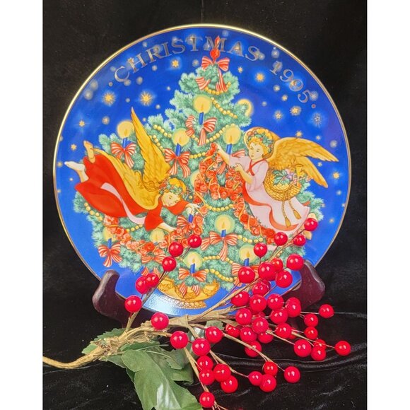 Antique Avon Collector's Porcelain Plate "Trimming the Tree" - Picture 2 of 9